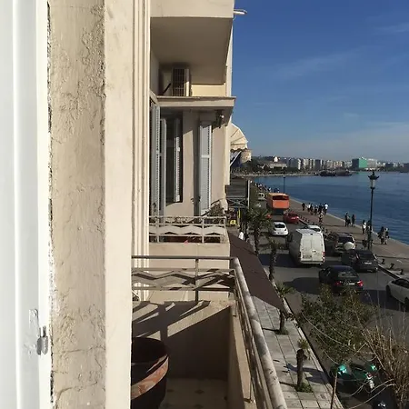 Air Waterfront Nikis Апартаменти